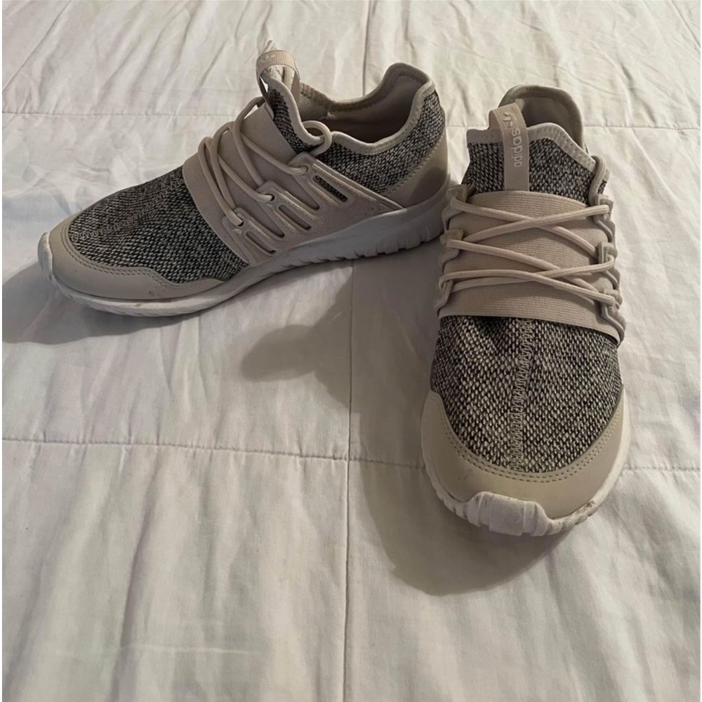 Women’s Adidas tennis shoes size 8.5